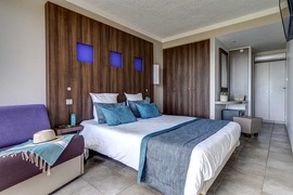 Club Lookéa Grand Bleu, chambre triple, séjour, vacances Corse TUI