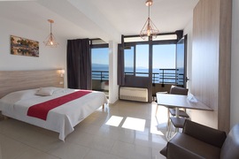 Studio vue mer de la résidence Les Calanques, séjour en Corse, tui