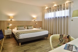 Chambre supérieure de la résidence & Hôtel U Livanti, séjour en Corse, tui