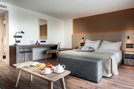 Chambre deluxe sup&eacute;rieure vue jardin de l'h&ocirc;tel Vincci EverEden, s&eacute;jour en Gr&egrave;ce, tui