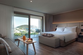 Chambre deluxe sup&eacute;rieure vue mer lat&eacute;rale de l'h&ocirc;tel Vincci EverEden, s&eacute;jour en Gr&egrave;ce, tui