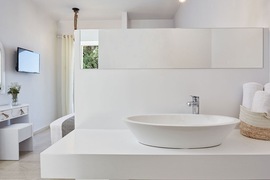 Chambre premium vue jardin de l'h&ocirc;tel Mr & Mrs White Couples Retreat, s&eacute;jour &agrave; Corfou, Gr&egrave;ce, tui