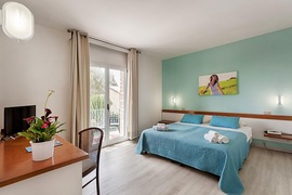 Chambre double avec balcon du Club Lookéa Athena Resort Sicily, séjour en Italie, Sicile, tui