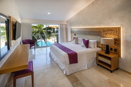 Chambre supérieure vue piscine de l'hôtel Viva Azteca by Wyndham, séjour au Mexique, tui