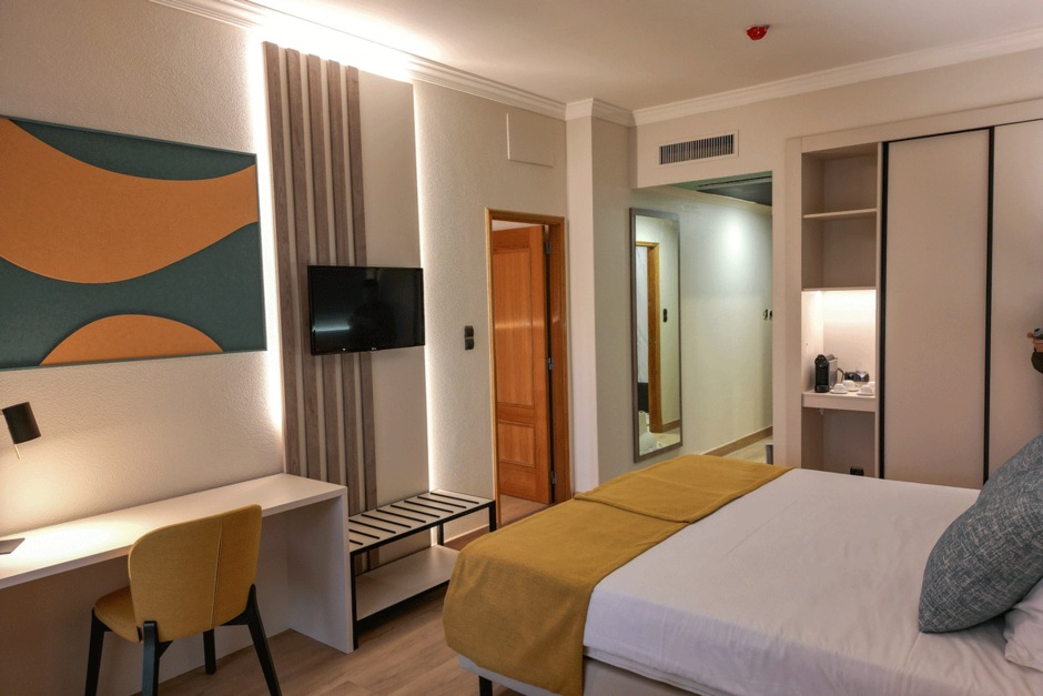 Chambre famille avec vue latérale sur la mer