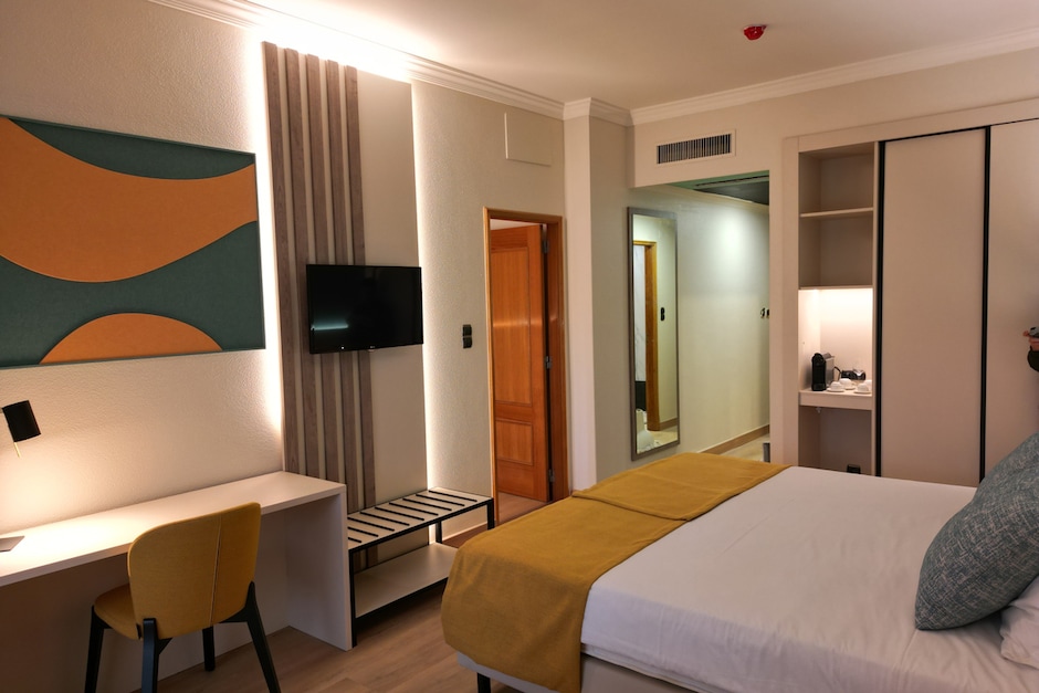 Chambre famille avec vue latérale sur la mer