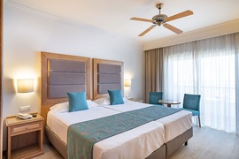 Chambre double de l'hôtel 3HB Guarana, séjour au Portugal, tui