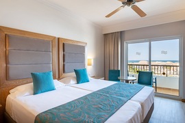 Chambre double vue piscine de l'hôtel 3HB Guarana, séjour au Portugal, tui