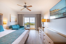 Chambre familiale vue latérale mer de l'hôtel 3HB Guarana, séjour au Portugal, tui