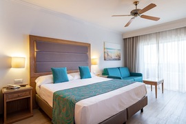 Chambre familiale de l'h&ocirc;tel 3HB Guarana, s&eacute;jour au Portugal, tui