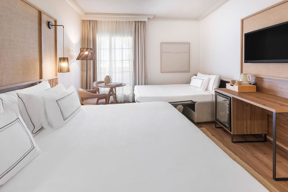 Chambre famille vue mer partielle