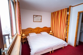 Chambre de l'hôtel VVF La Plagne Montalbert, vacances en Savoie, France, TUI