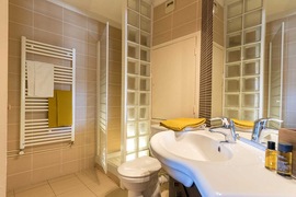 Chambre de l'hôtel VVF Serre Chevalier, vacances dans les Alpes, France, TUI