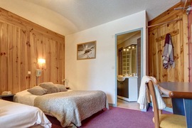 Chambre de l'hôtel VVF Serre Chevalier, vacances dans les Alpes, France, TUI