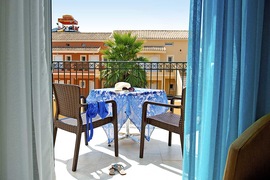 Hôtel Aqualand Resort, balcon d'une chambre, vacances en Grèce, Corfou, Tui
