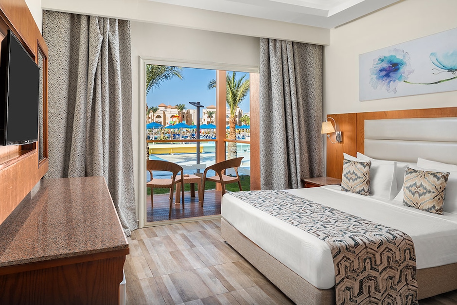 Chambre familiale vue piscine