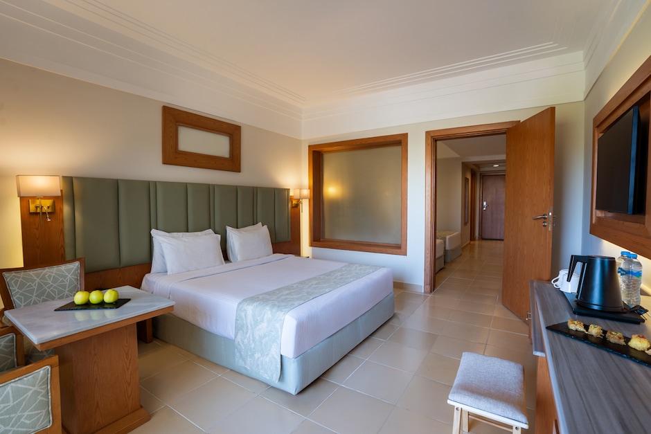 Chambre familiale vue piscine ou jardin