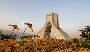 Tour Azãdi, Téhéran