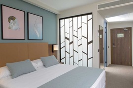 Chambre double deluxe sup&eacute;rieure de l'h&ocirc;tel Riu Plaza Espa&ntilde;a, s&eacute;jour en Espagne, Madrid, tui