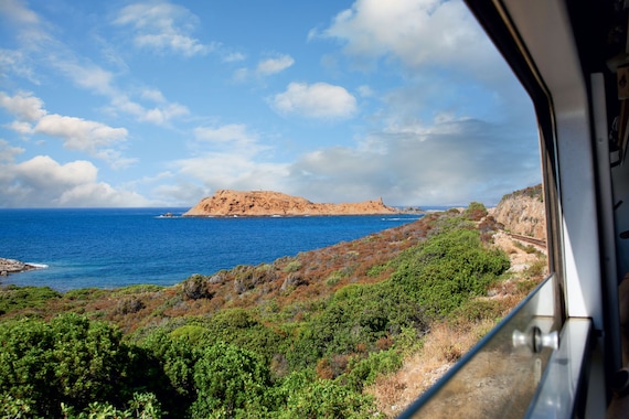 Autotour Essentiel - La Corse Autrement : Voyage en Train et Sensations Douces- TUI