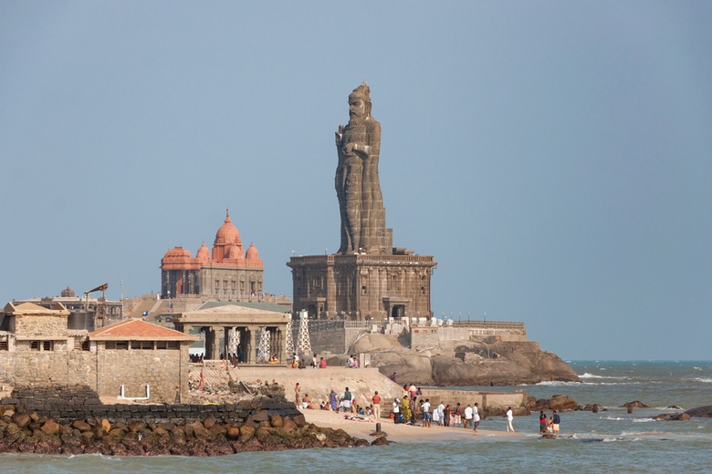 Statue Thiruvalluvart