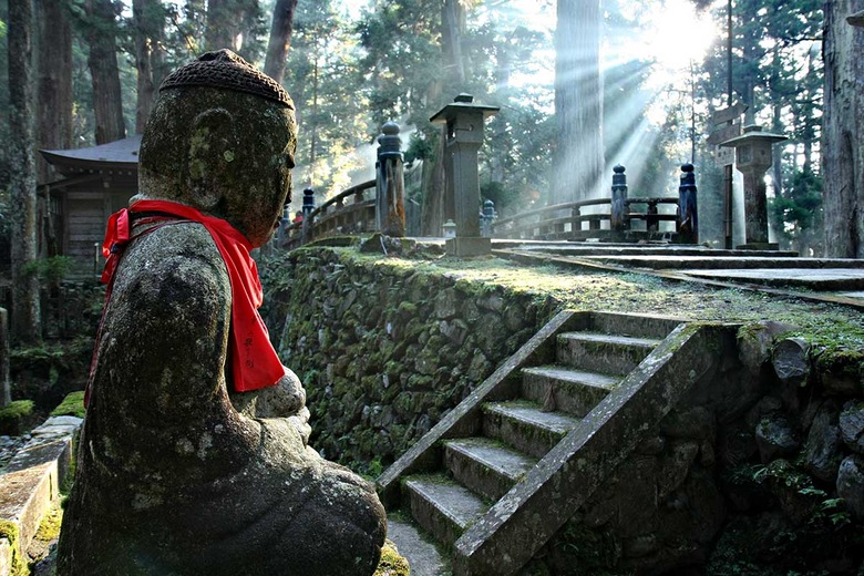 L'immense cimetière du Mont Koya