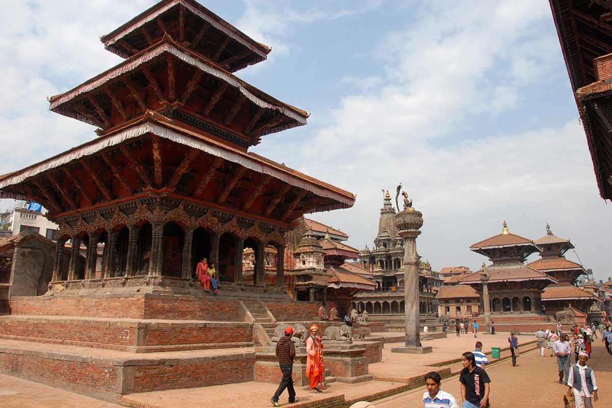 La Maison Culturelle du Népal est une association à Paris cherchant à faire connaitre et partager lamitié franco-népalaise en France et en Europe, dep et de stupas (tombeaux commémoratifs bouddhistes) datant du IIIe siècle av.