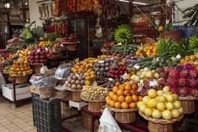 Célèbre marché municipal dos Lavradores et ses étalages colorés