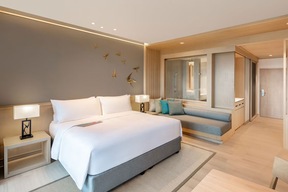 Chambre supérieure vue piscine