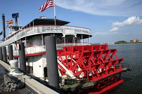 Déjeuner-croisière ambiance jazz en bateau à aube sur le Mississippi